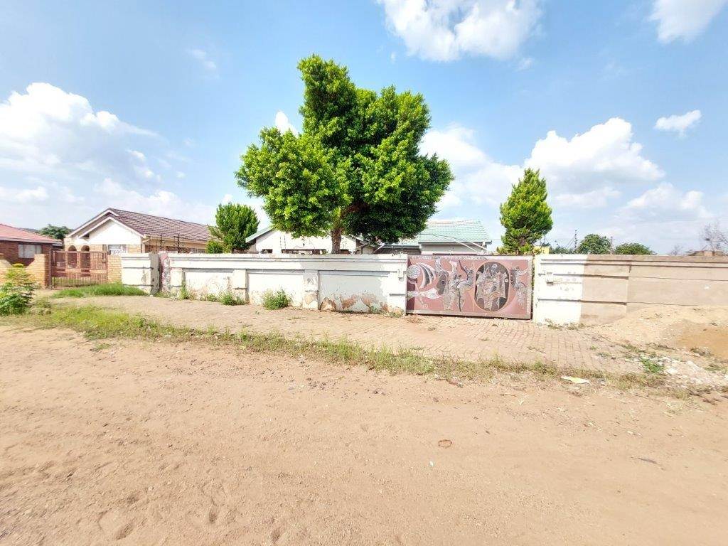 420 m² Land available in Lebowakgomo photo number 1