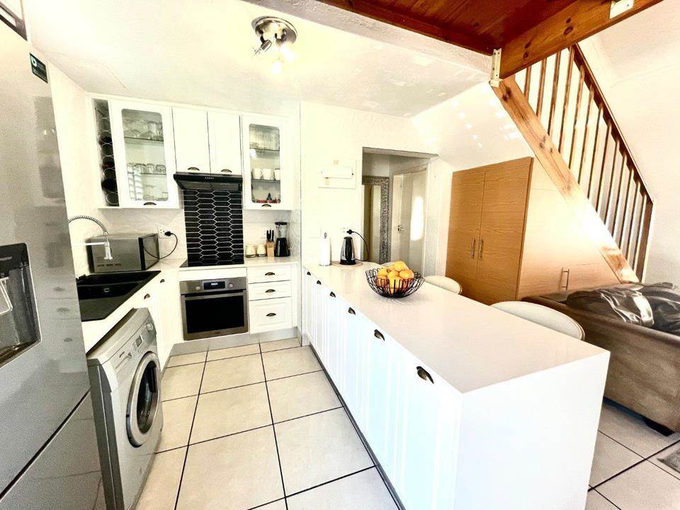 2 Bed Townhouse in Bassonia photo number 10