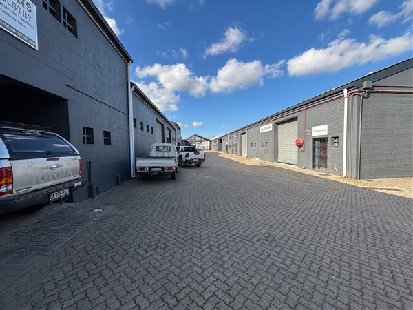 420 m² Industrial space 420 m² Industrial space