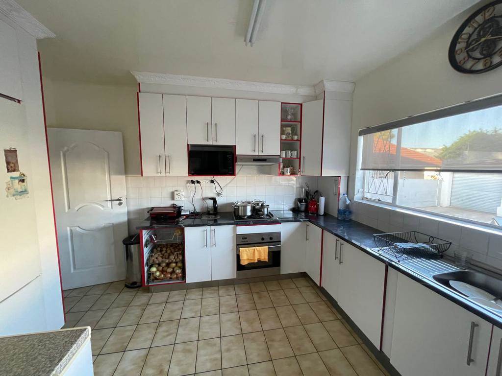 3 Bed Apartment in Southernwood photo number 5