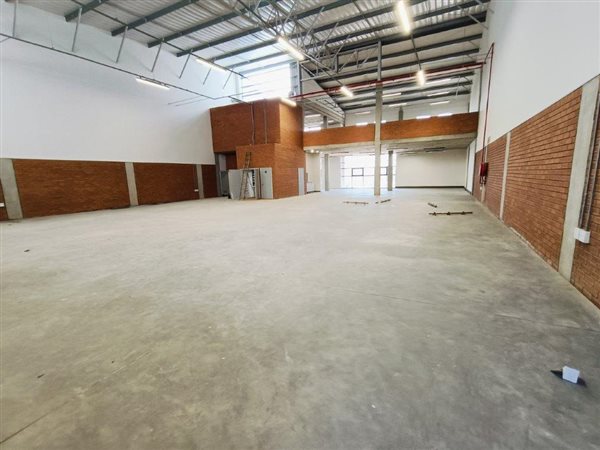 605  m² Industrial space