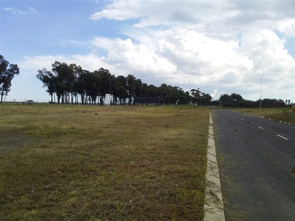 1200 m² Land available in Secunda