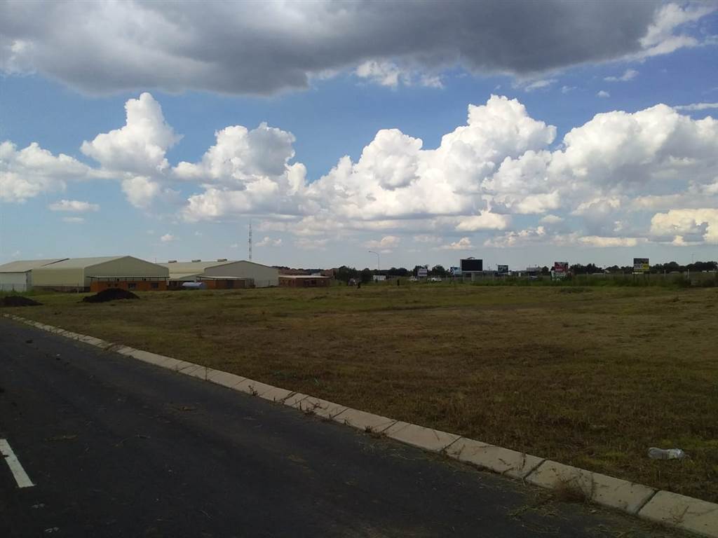 1200 m² Land available in Secunda photo number 4