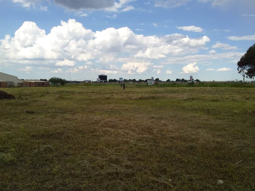 1200 m² Land available in Secunda photo number 3