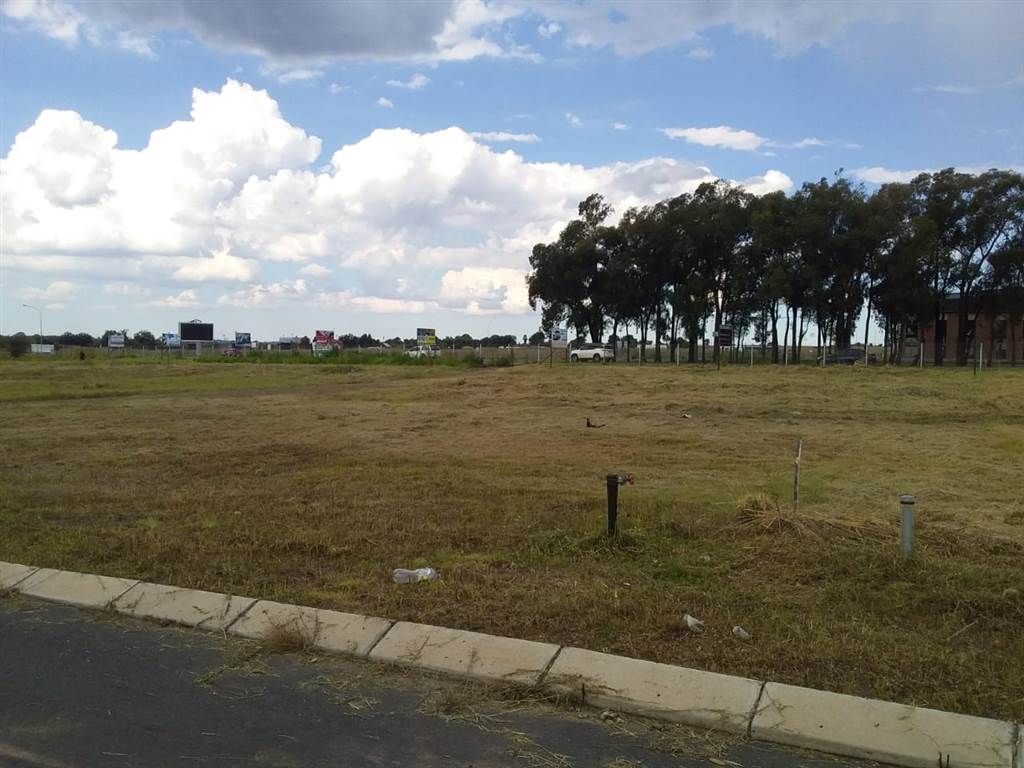 1200 m² Land available in Secunda photo number 2