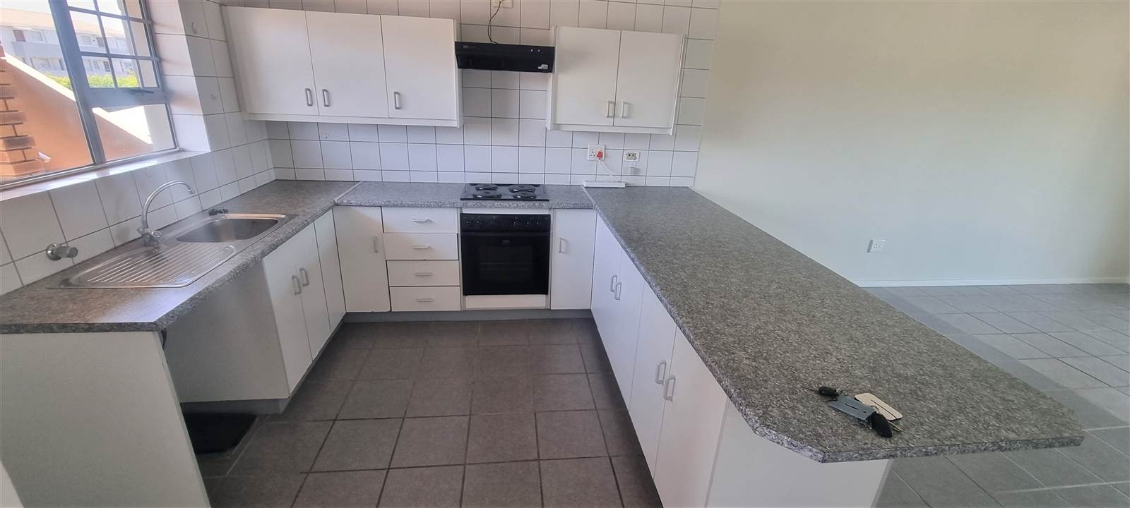 2 Bed Apartment in Hartenbos photo number 3