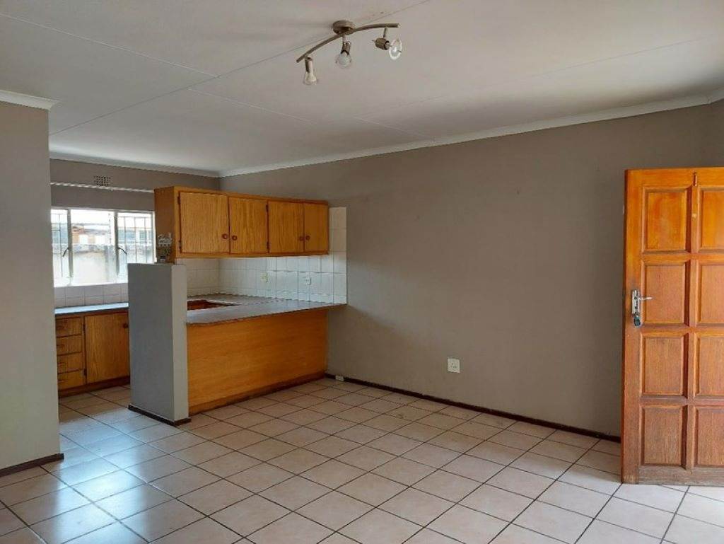 3 Bed Townhouse in Polokwane Central photo number 2