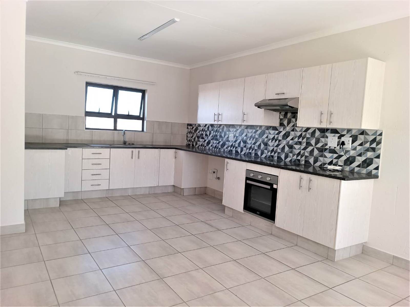 2 Bed Townhouse in Beyers Park photo number 4