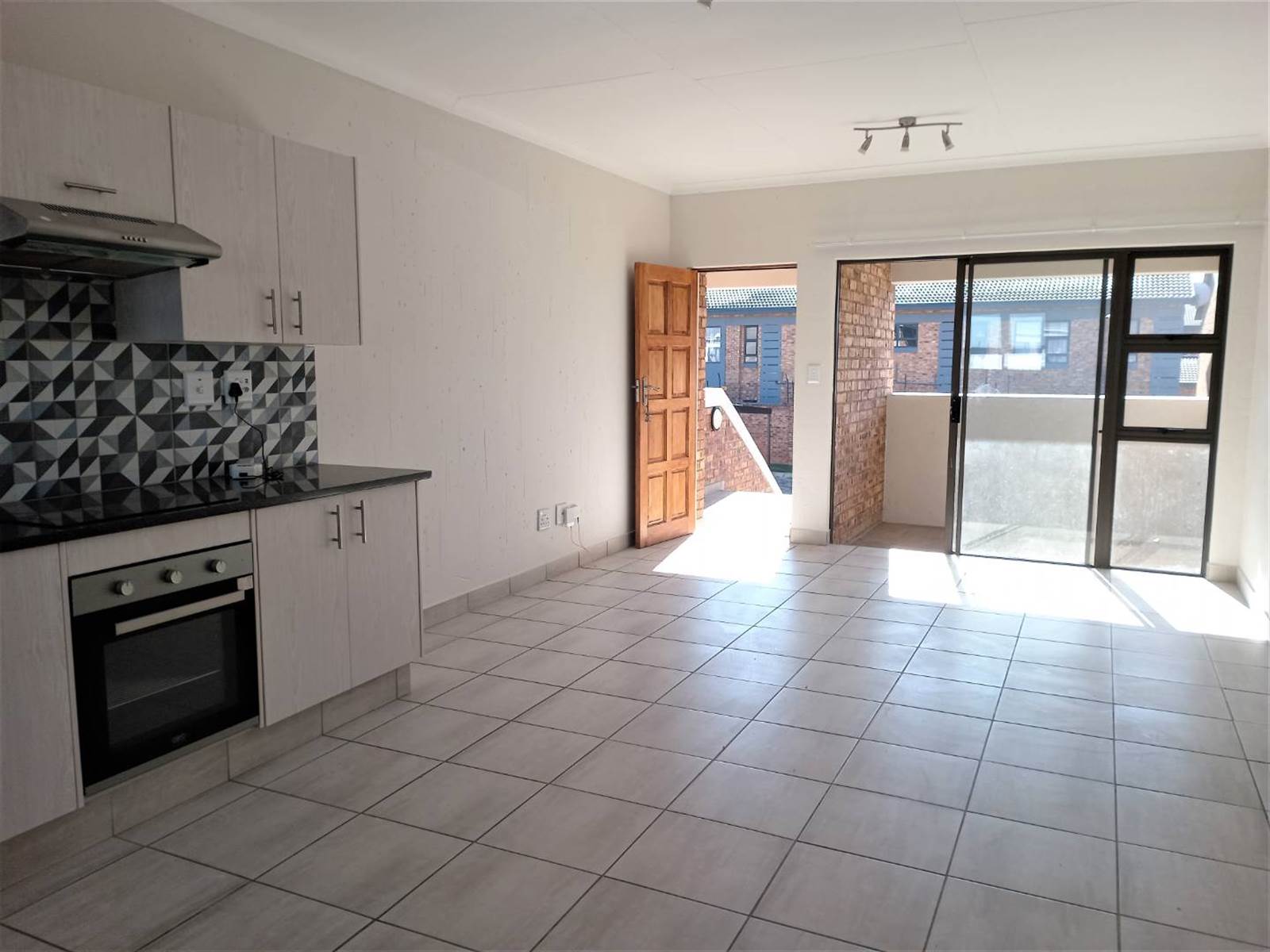 2 Bed Townhouse in Beyers Park photo number 5