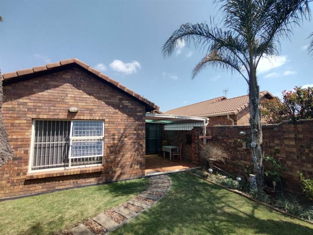 3 Bed Townhouse in Wilgeheuwel photo number 1