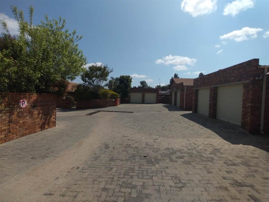 3 Bed Townhouse in Wilgeheuwel photo number 24