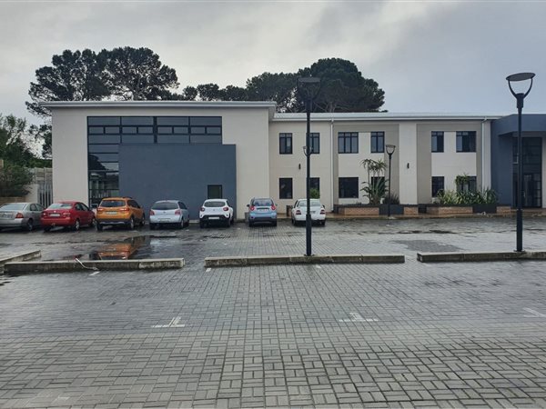 440  m² Commercial space