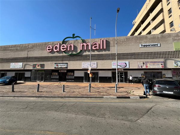 102  m² Commercial space