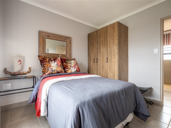 2 Bedroom House 2 Bedroom House