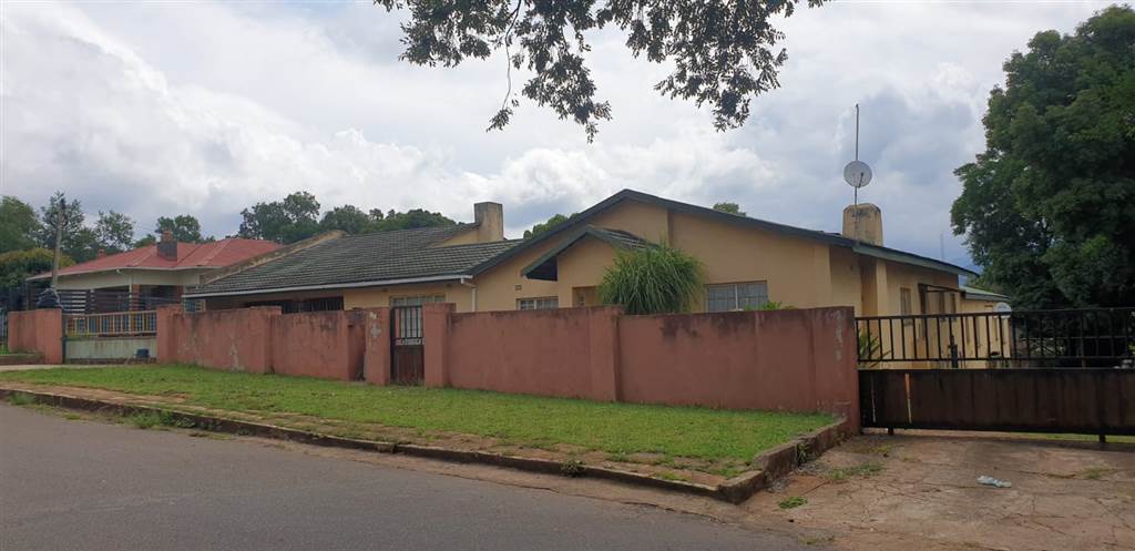 6 Bed House in Sabie photo number 3