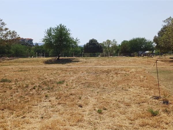 1 046 m² Land