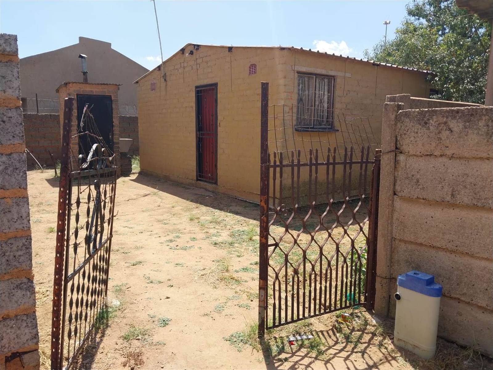 2 Bed House in Daveyton photo number 1