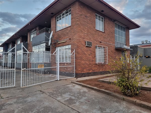 900  m² Commercial space in Rustenburg Central