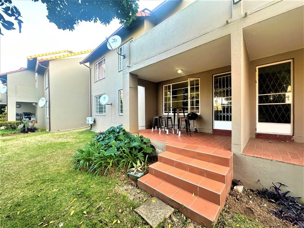 3 Bed Townhouse in Newlands photo number 2