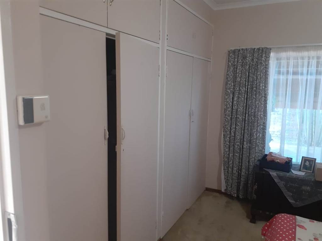 2 Bed Townhouse in Protea Park photo number 24
