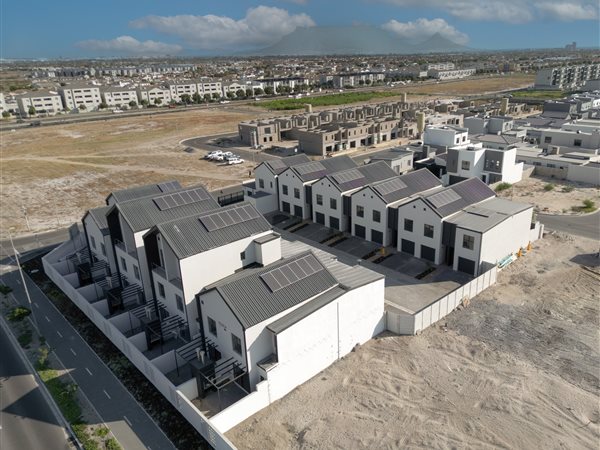 4 Bedroom Townhouse 4 Bedroom Townhouse