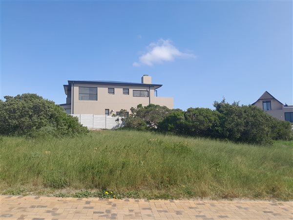 773 m² Land