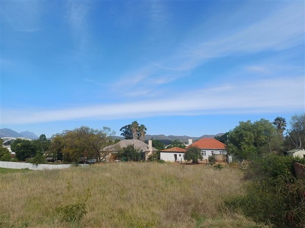 1 372 m² Land