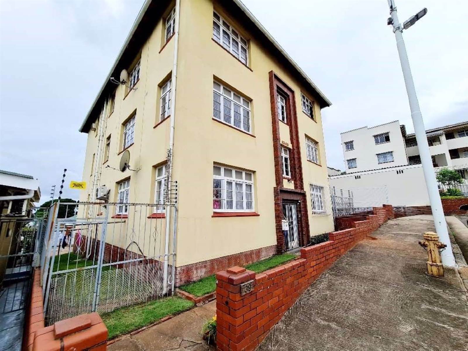 2 Bed Apartment in Bulwer photo number 1
