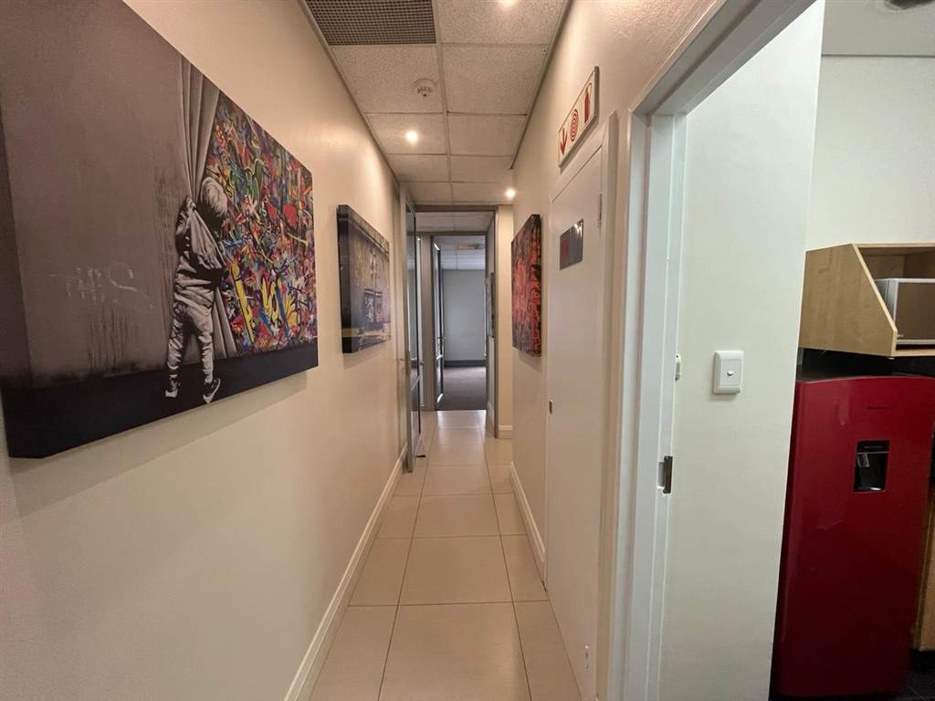 242  m² Commercial space in Bryanston photo number 9