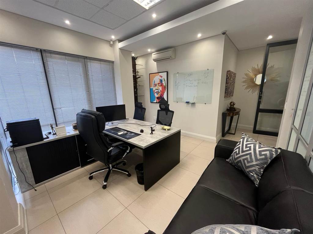 242  m² Commercial space in Bryanston photo number 10