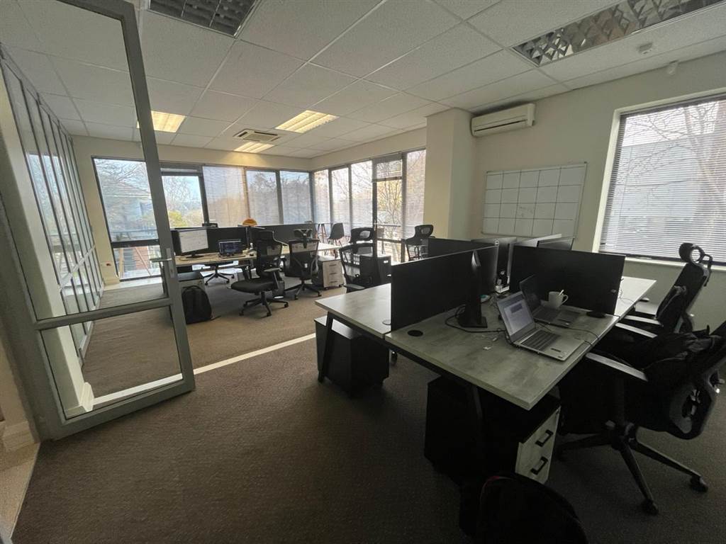 242  m² Commercial space in Bryanston photo number 16