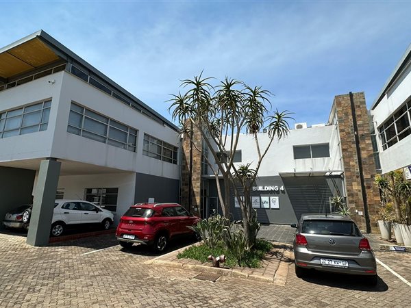 106  m² Commercial space
