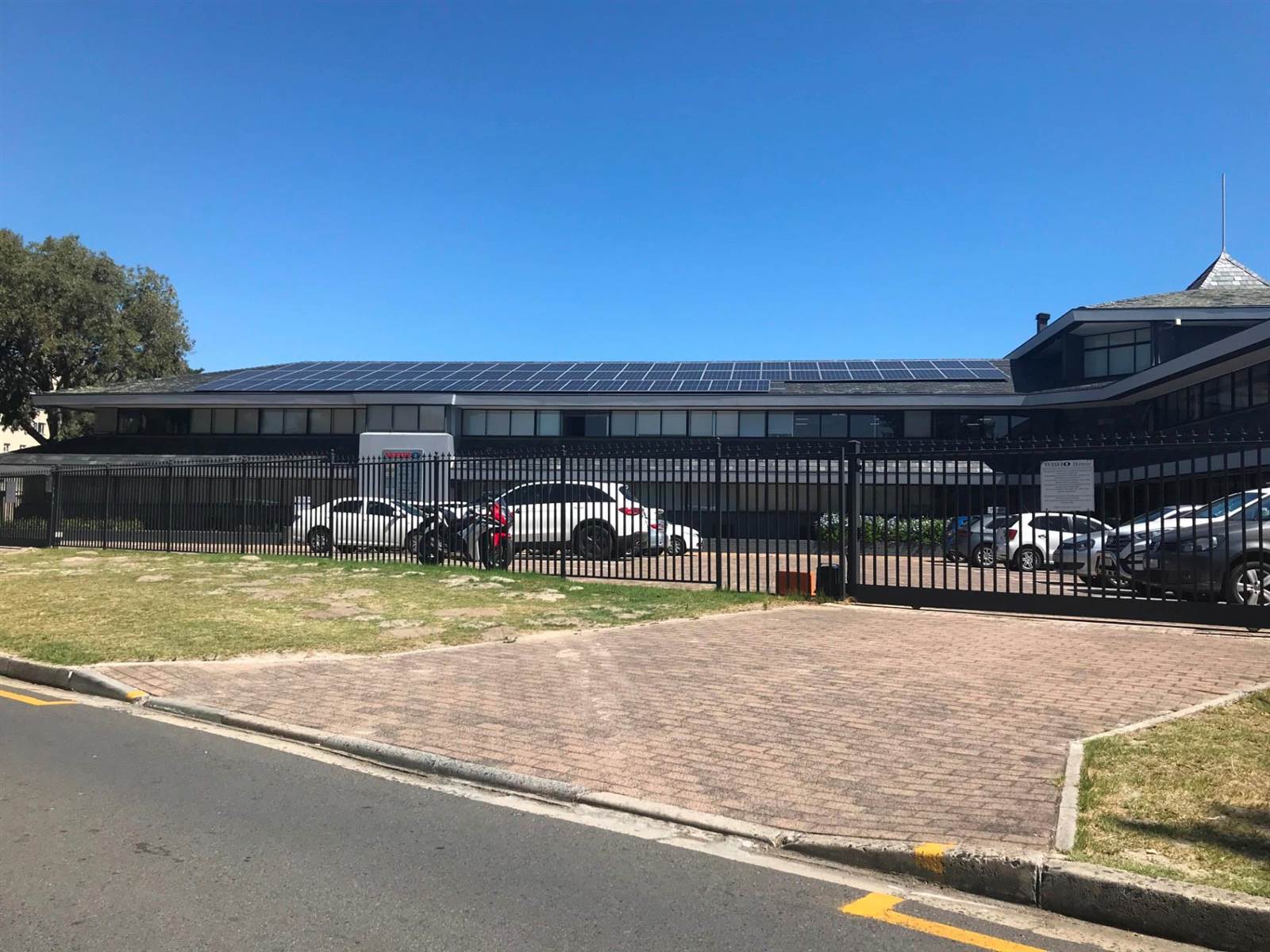153  m² Office Space in Pinelands photo number 1