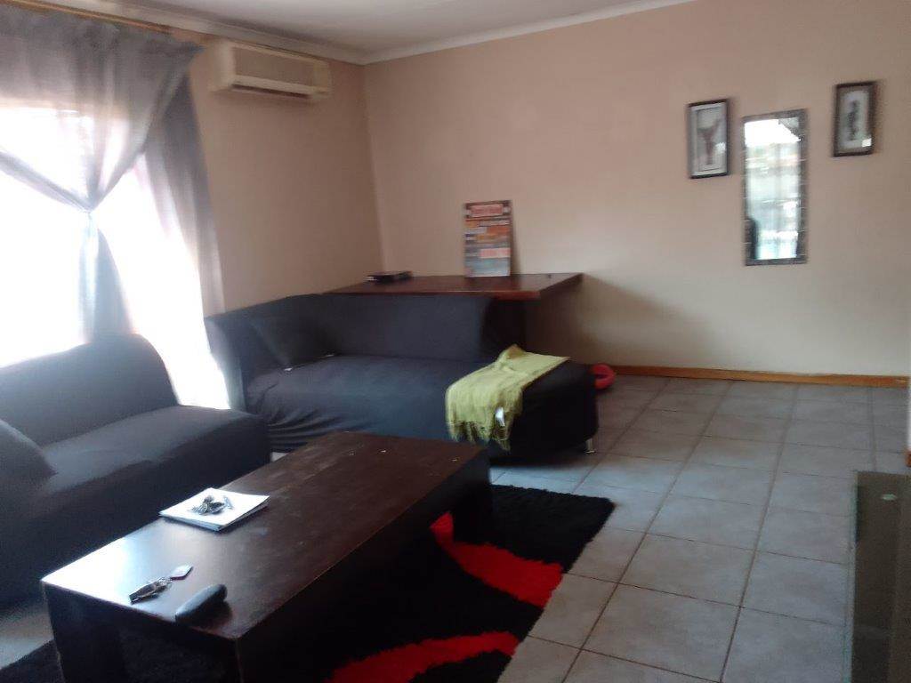 3 Bed Townhouse in Protea Park photo number 8