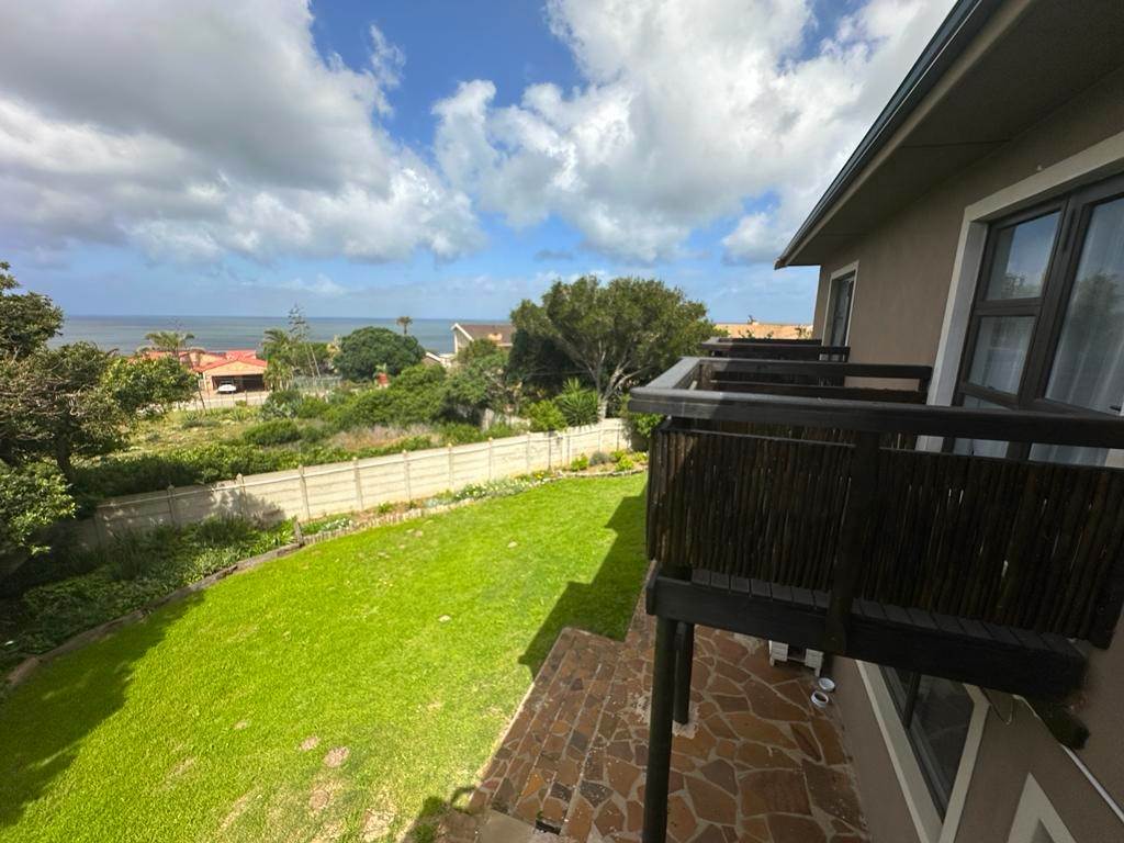 4 Bed House in Jeffreys Bay photo number 25