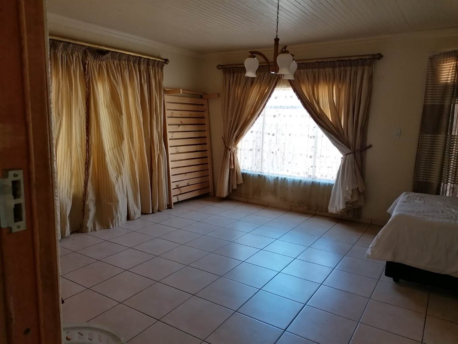 7 Bed House in Secunda photo number 9
