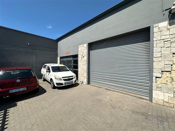 230  m² Industrial space