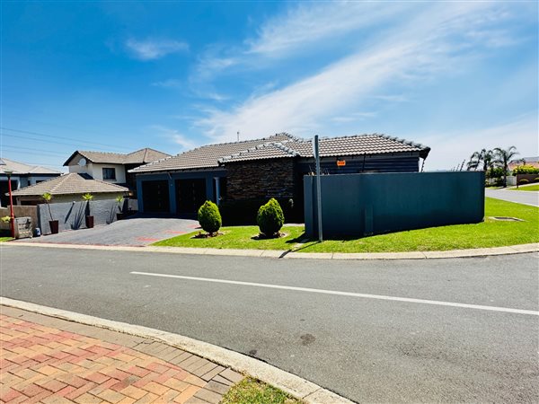 5 Bed House in Amberfield