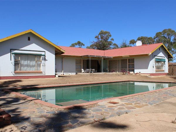 4 Bed House in Willowmore