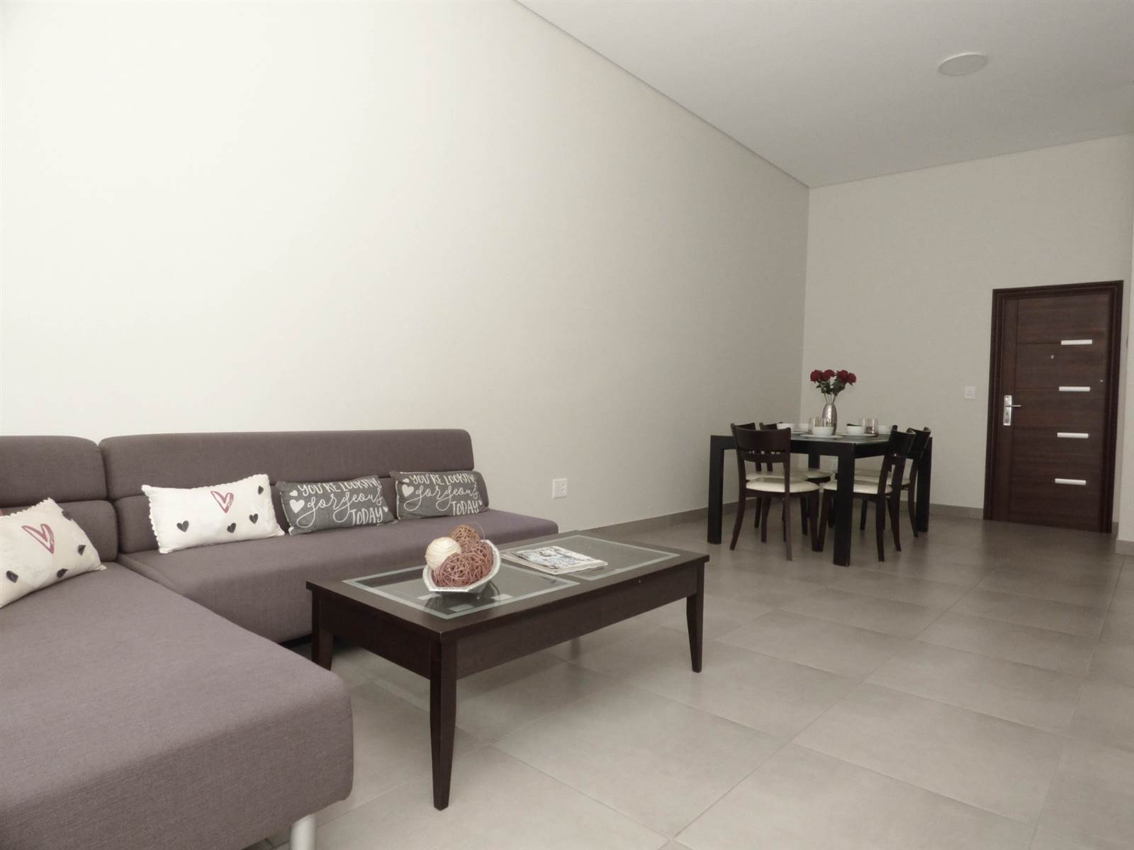 2 Bed Apartment in Bedfordview photo number 3