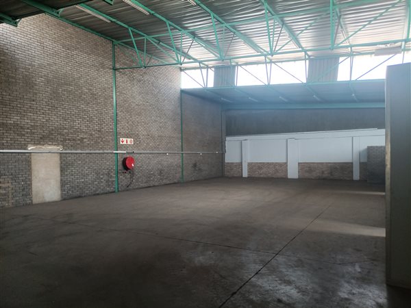 345  m² Industrial space