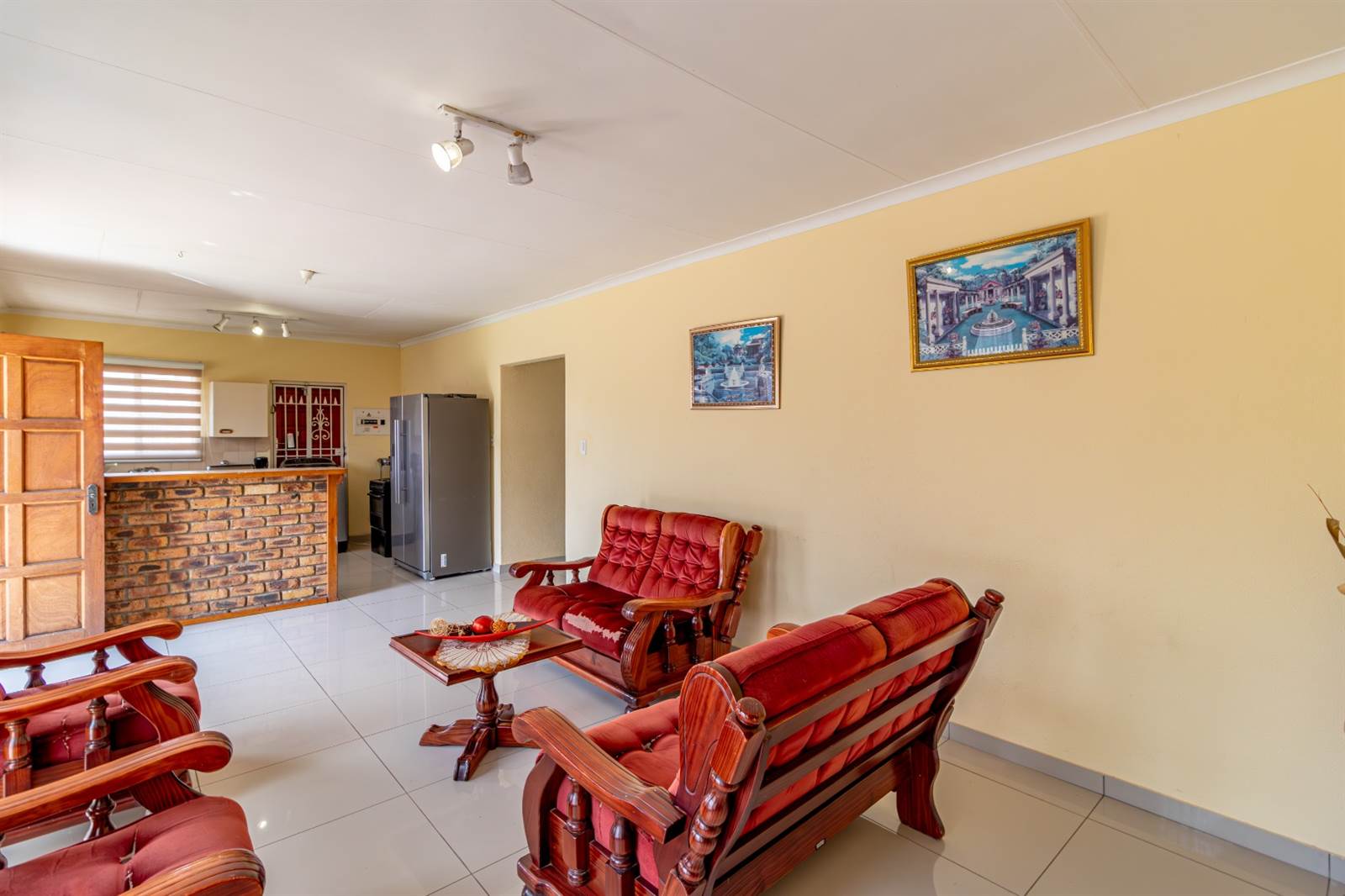 3 Bed House in Meredale photo number 11