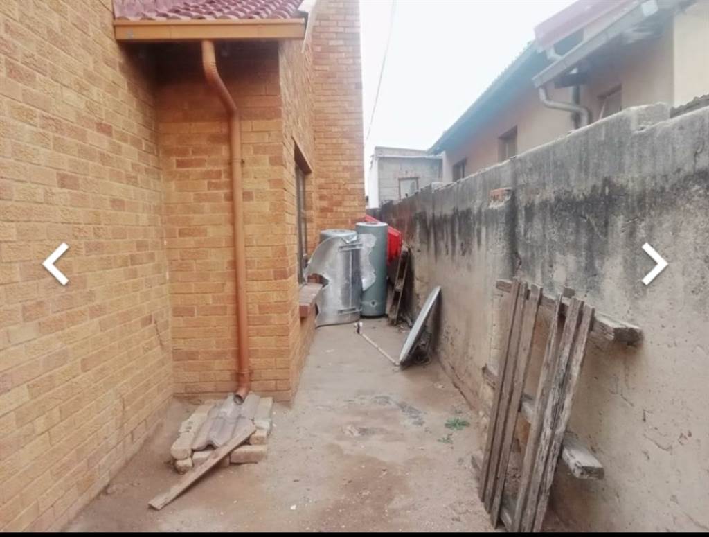 4 Bed House in Tembisa photo number 13