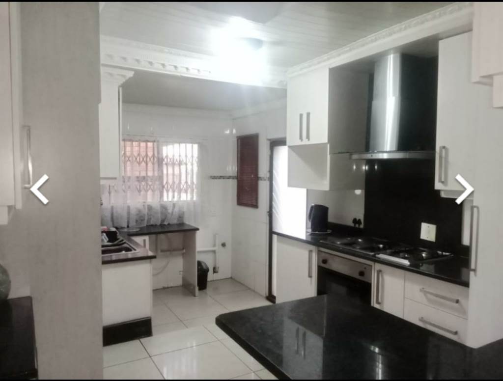 4 Bed House in Tembisa photo number 2