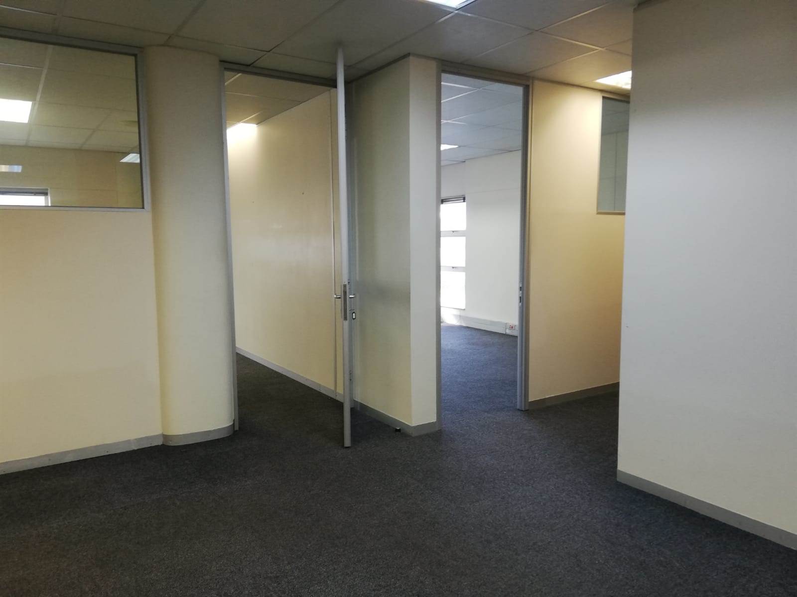 470.41  m² Office Space in Parow Central photo number 5