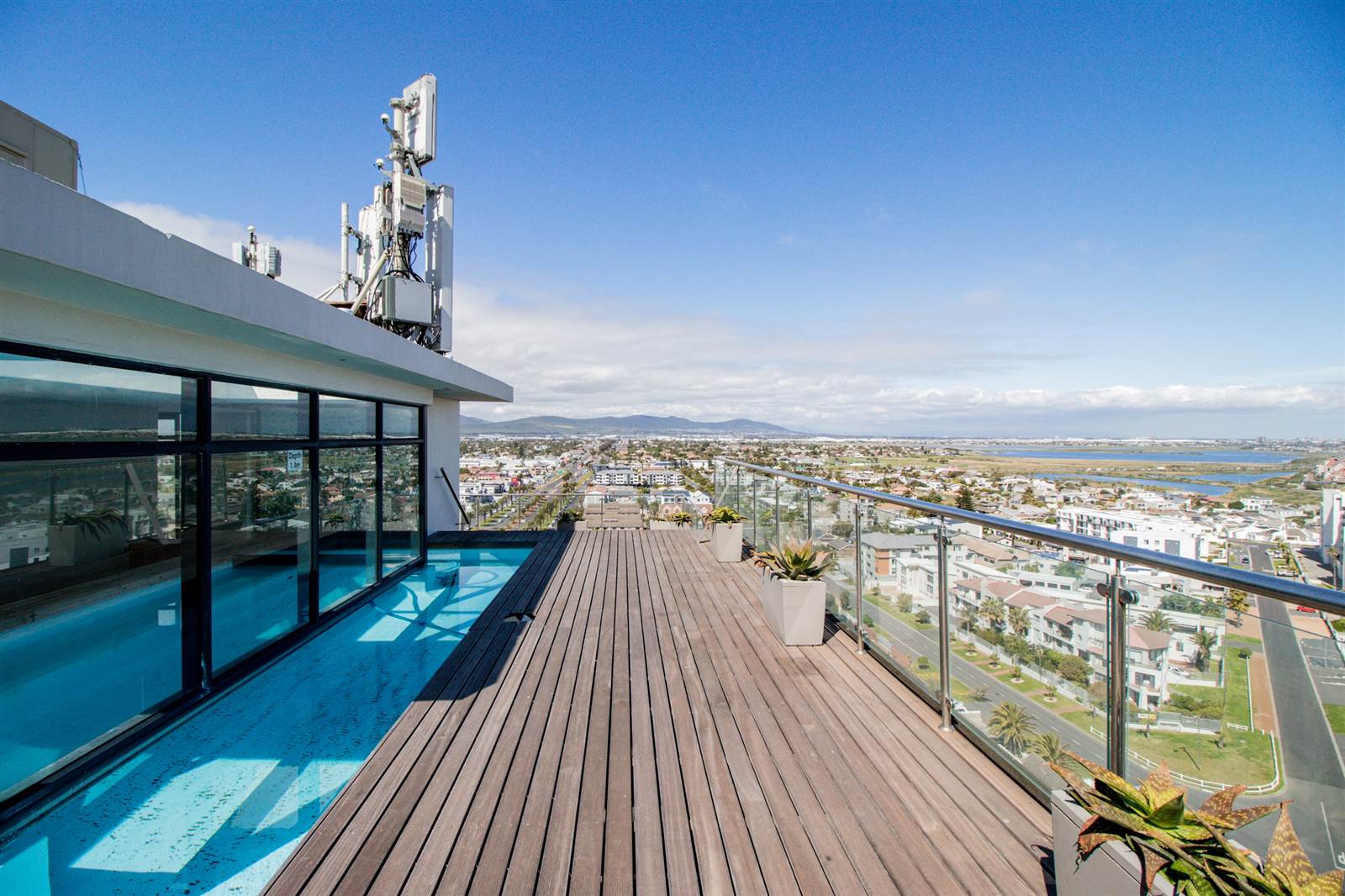 4 Bed Penthouse in Tableview photo number 5