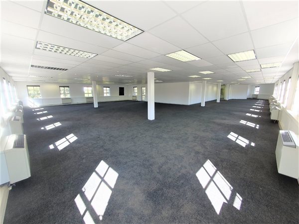 369  m² Office Space in Fourways