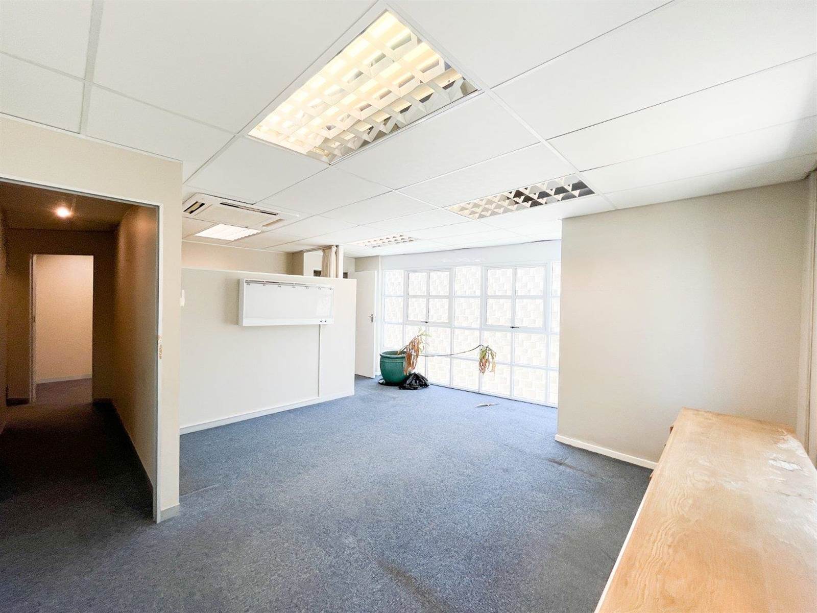 154  m² Office Space in Plattekloof photo number 11