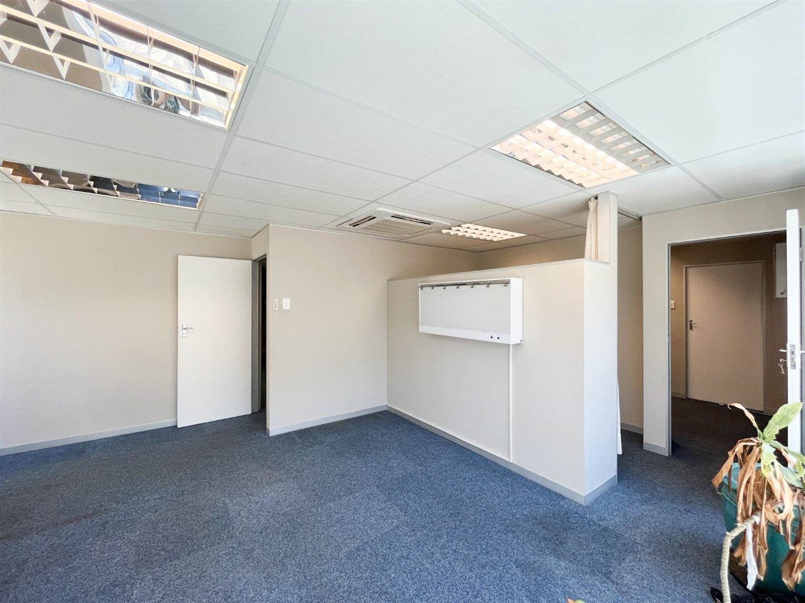 154  m² Office Space in Plattekloof photo number 9