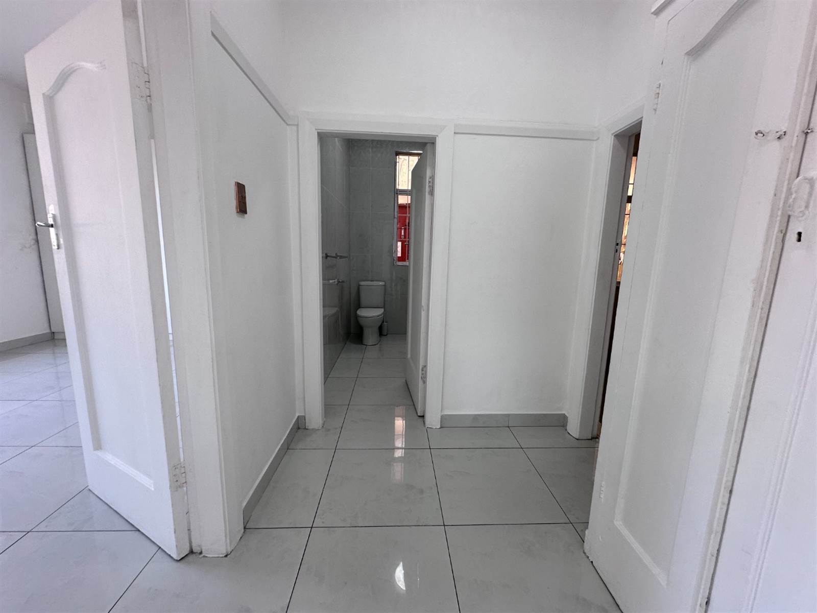 1.5 Bed Apartment in Musgrave photo number 17